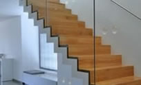 עיצוב תאורה במדרגות ומסדרונות